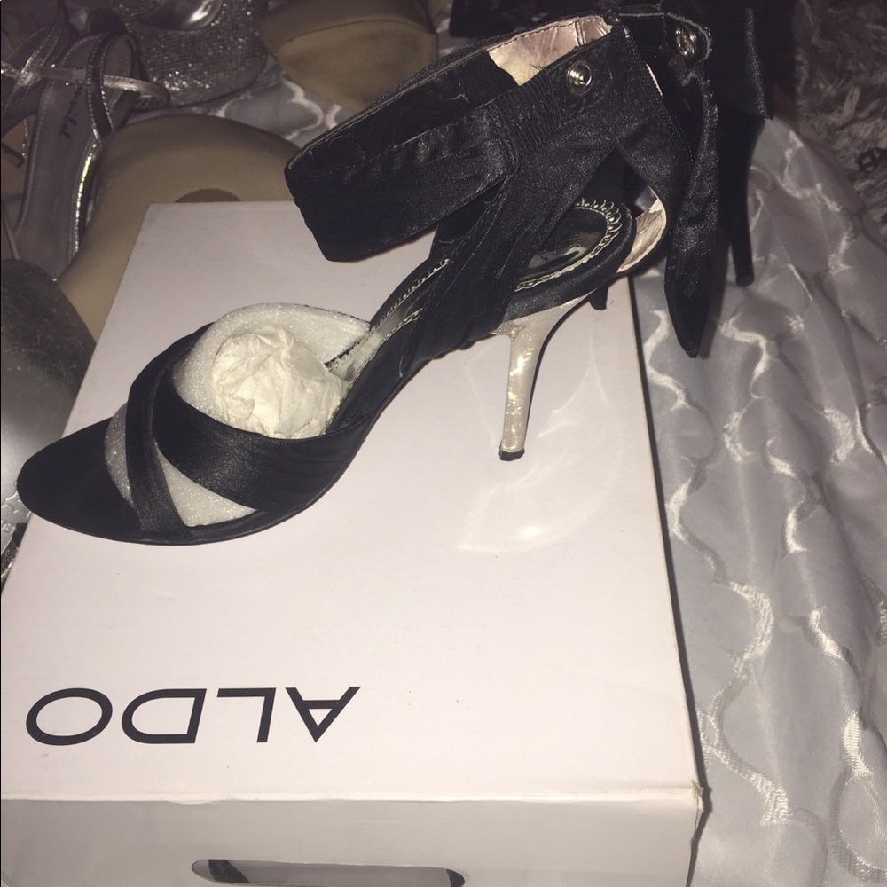 Elegant classy ran new black evening shoe
